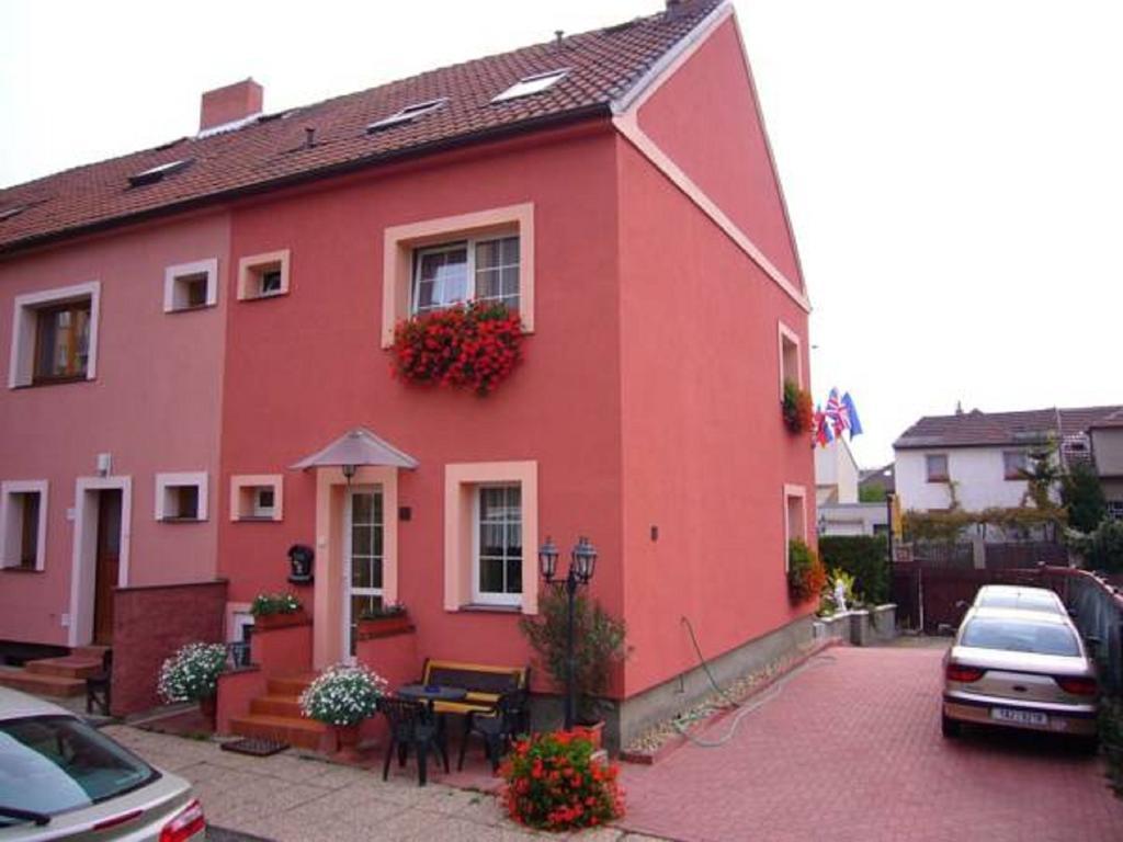 Pension Villa Marit Прага Экстерьер фото